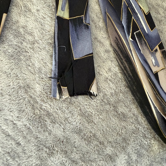 Chez Roffe Men’s Abstract Design Tie - Picture 3 of 3